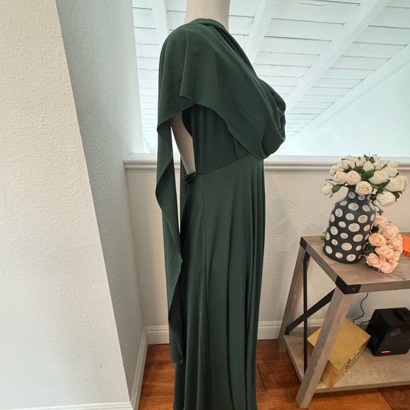 Elegant Green Maxi Dress - Picture 4 of 8